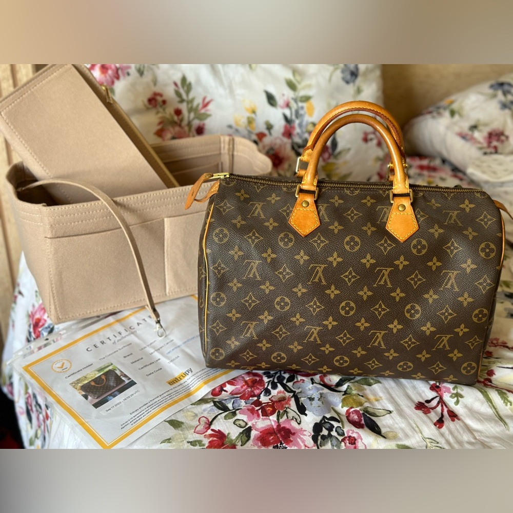 🎉 SOLD🎉Louis Vuitton Monogram Speedy 35